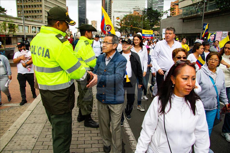 Colombians march against terrorism in Bogota