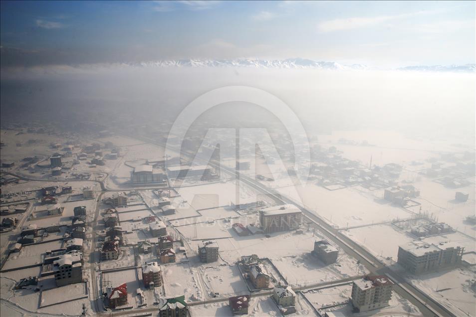 Kar Yüksekova'ya hem çile hem güzellik getirdi