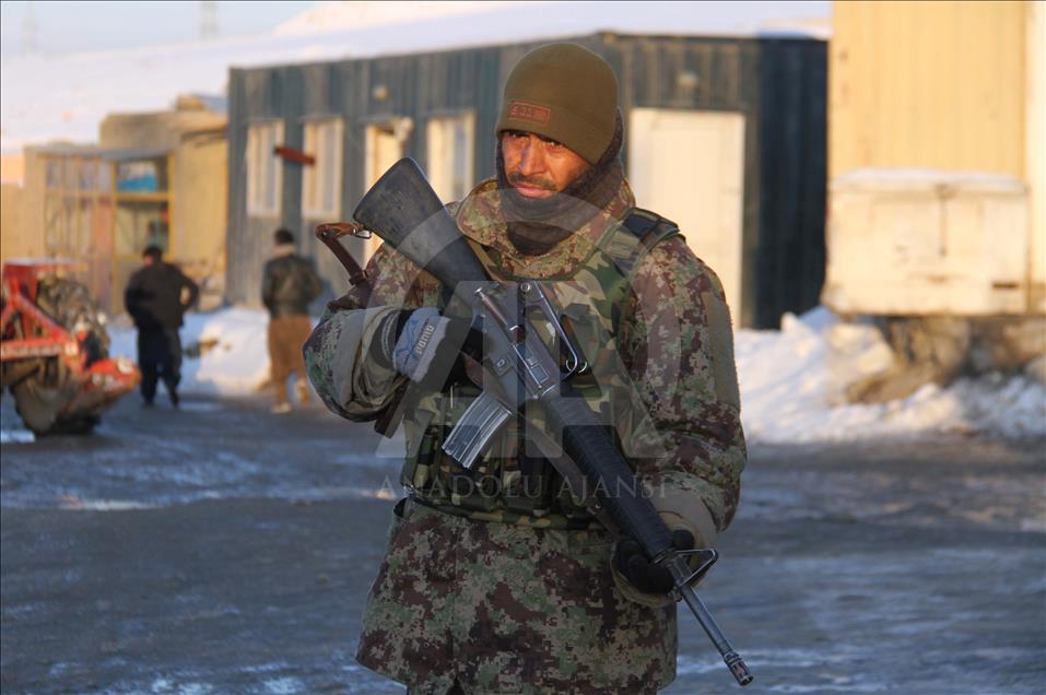 Deadly Taliban attack on military compound 