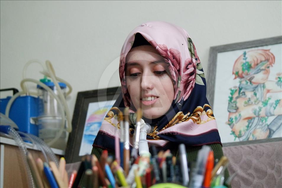 Kas hastası genç kız umutlarını tuvali ve kalemiyle yaşatıyor