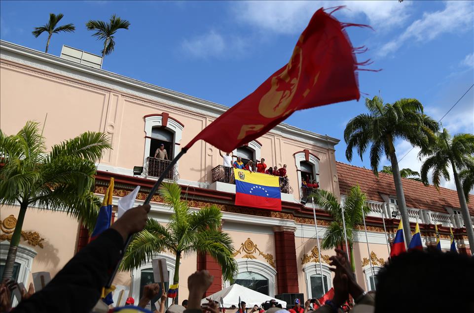 Presiden Venezuela Nicolas Maduro Sambut Pendukungnya - Anadolu Agency