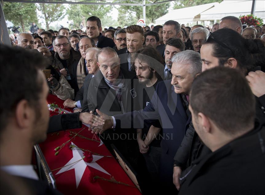 Ayşen Gruda son yolculuğuna uğurlandı