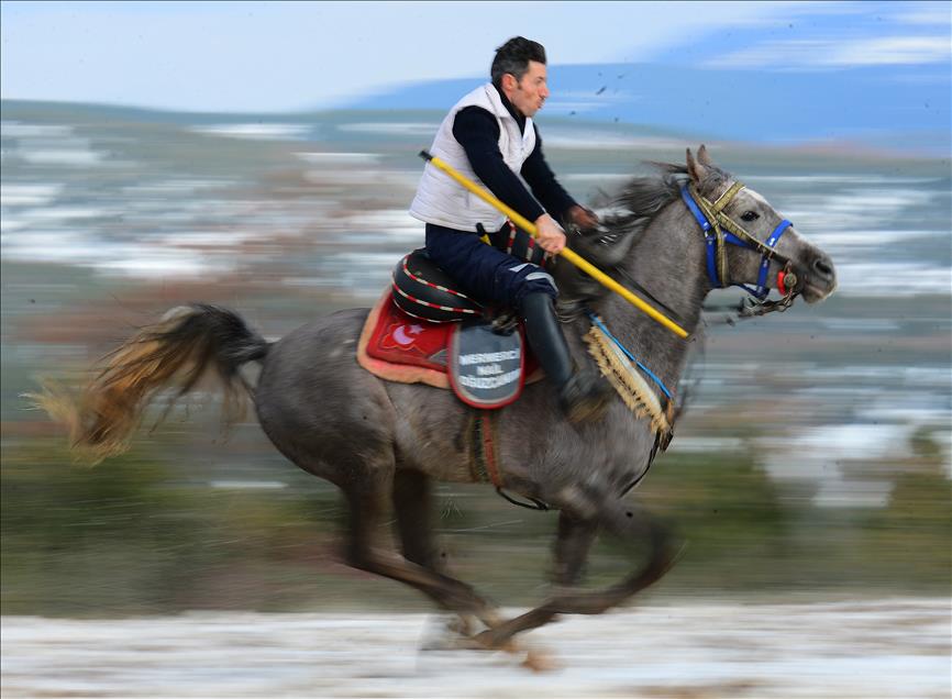 Uşak'ta eğlencenin adı "Kuralsız Cirit" 