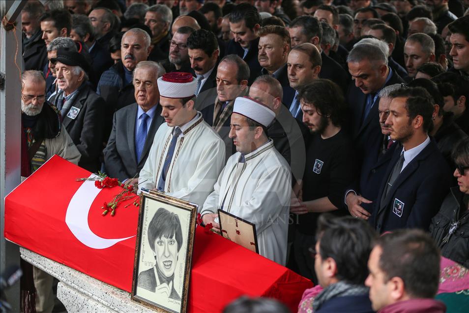 Ayşen Gruda son yolculuğuna uğurlandı