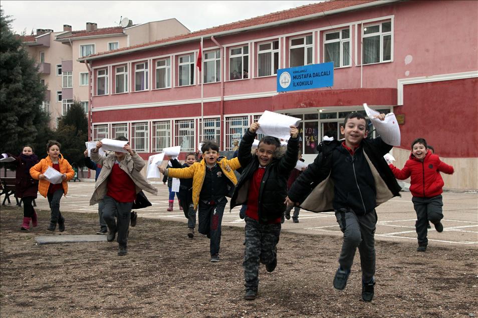 Okullarda karne heyecanı
