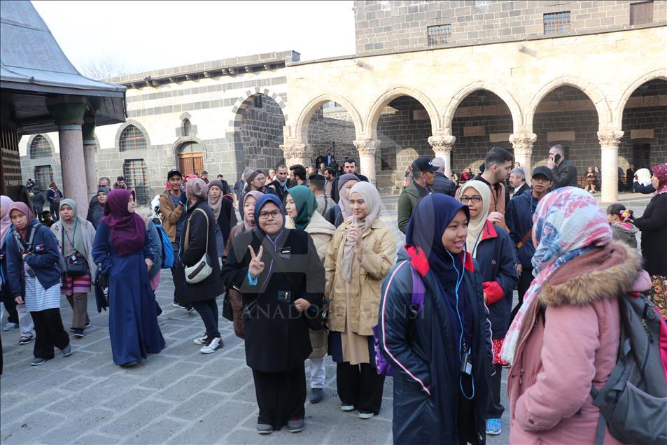 Malezyalı öğrenciler Diyarbakır'a hayran kaldı