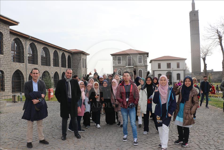 Malezyalı öğrenciler Diyarbakır'a hayran kaldı