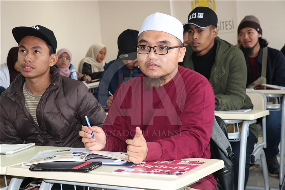 Malezyalı öğrenciler Diyarbakır'a hayran kaldı
