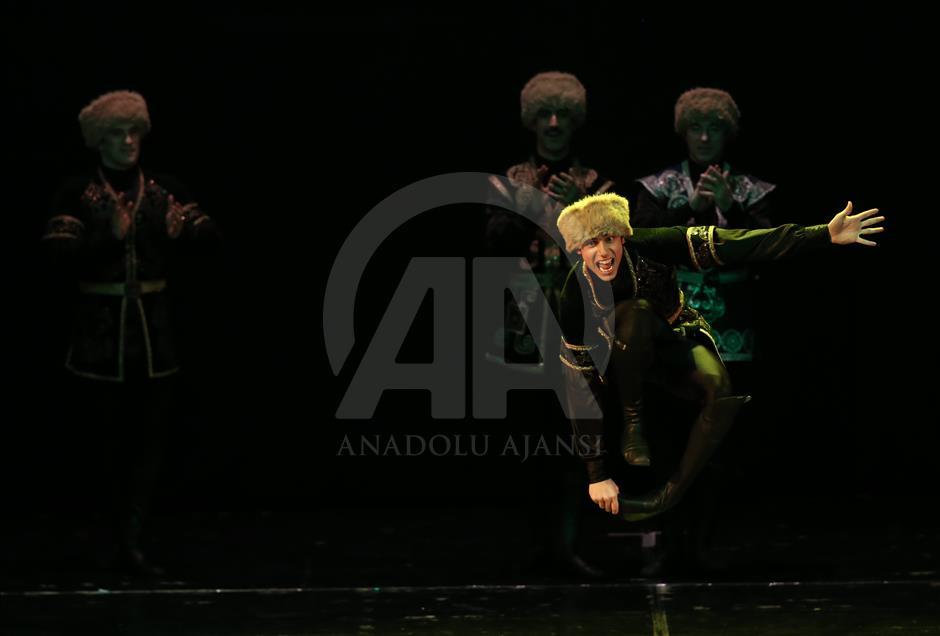 Grupo de danza folclórica de Daguestán en Bursa, Turquía