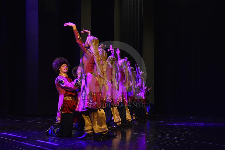 فرقة "ليزغينكا" الداغستانية تقدم عروضها في تركيا