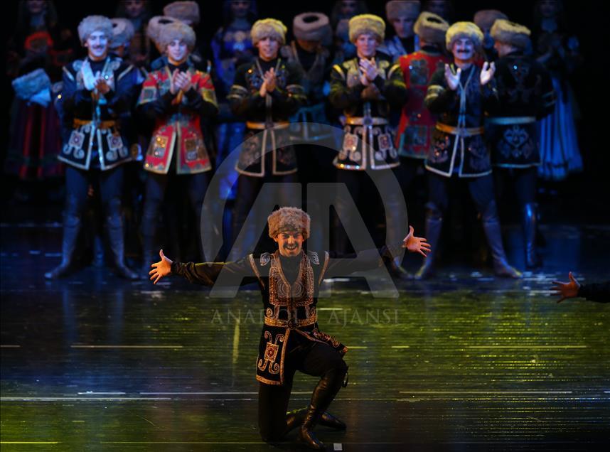 Grupo de danza folclórica de Daguestán en Bursa, Turquía