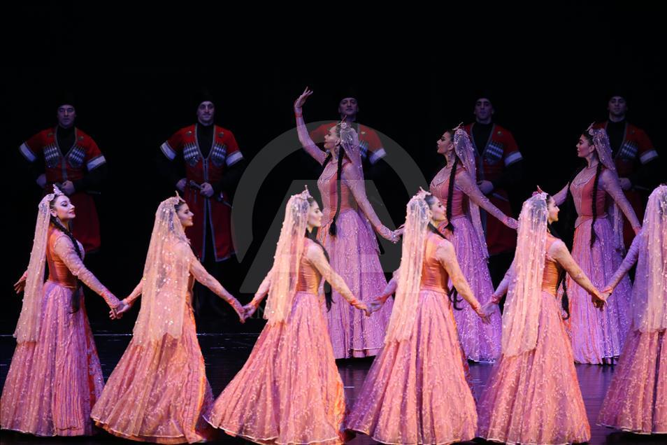 Grupo de danza folclórica de Daguestán en Bursa, Turquía