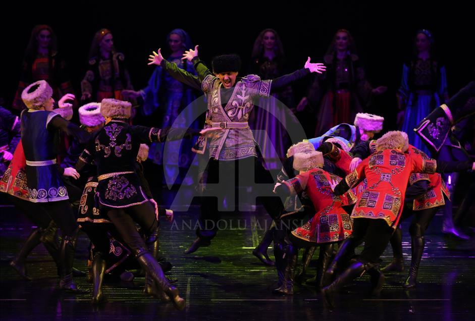 Grupo de danza folclórica de Daguestán en Bursa, Turquía