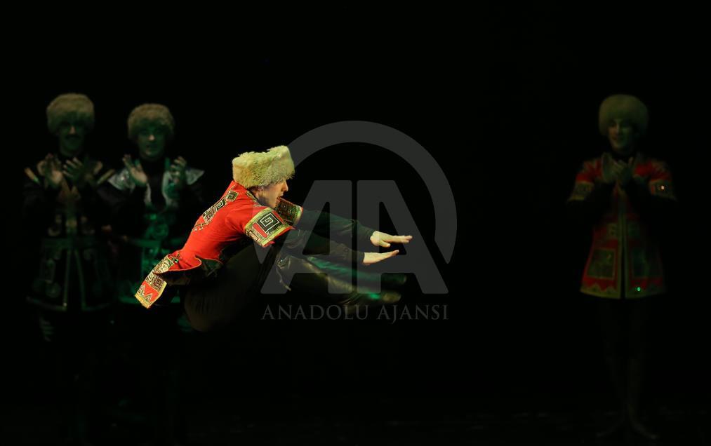 Grupo de danza folclórica de Daguestán en Bursa, Turquía