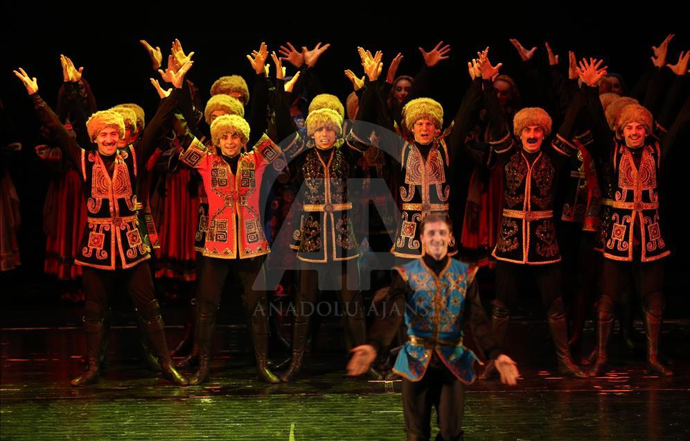 Grupo de danza folclórica de Daguestán en Bursa, Turquía