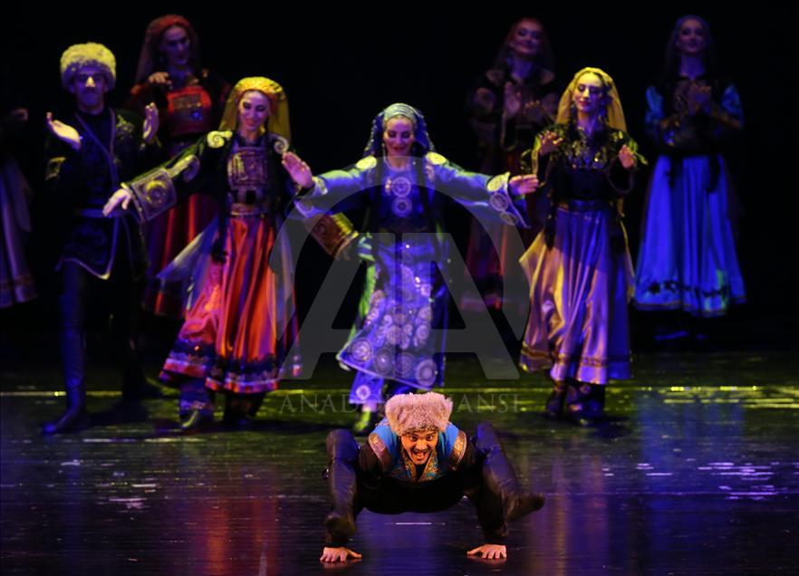 Grupo de danza folclórica de Daguestán en Bursa, Turquía