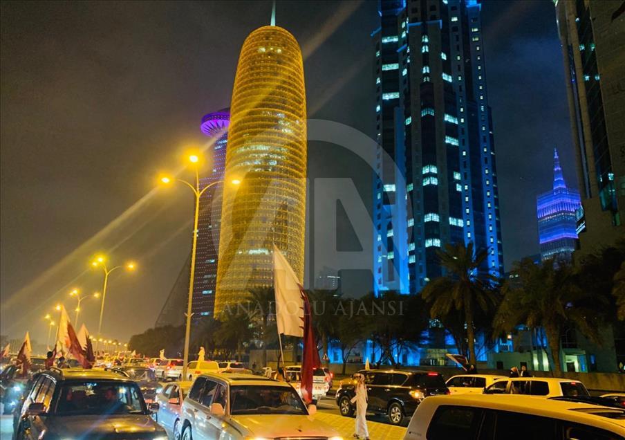 فيضان بشري في شوارع الدوحة فرحا بفوز العنابي على الإمارات