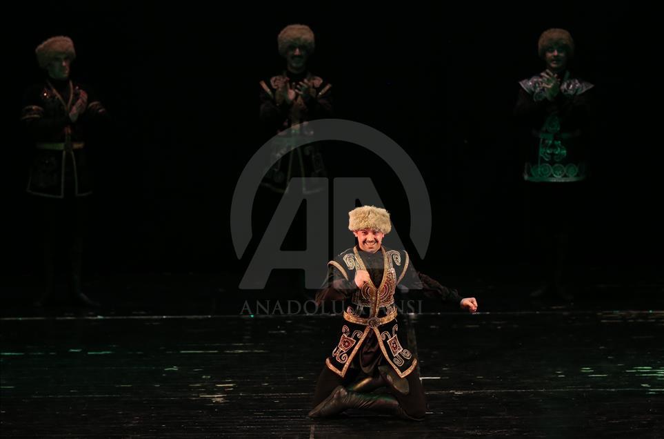 Grupo de danza folclórica de Daguestán en Bursa, Turquía