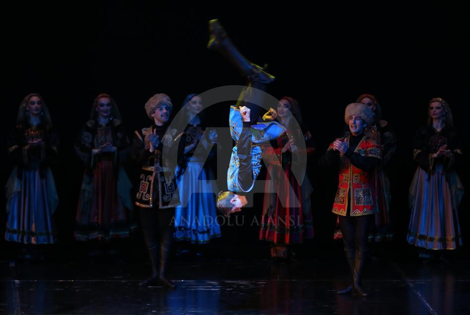Grupo de danza folclórica de Daguestán en Bursa, Turquía