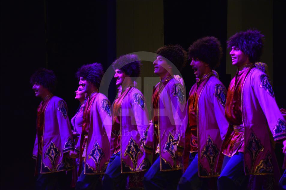 فرقة "ليزغينكا" الداغستانية تقدم عروضها في تركيا