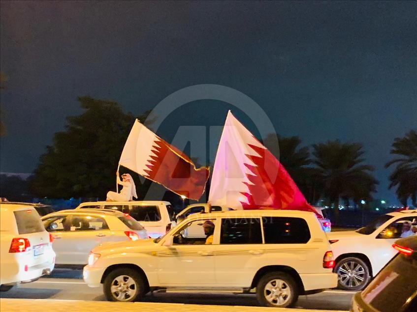 فيضان بشري في شوارع الدوحة فرحا بفوز العنابي على الإمارات