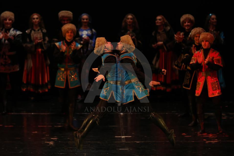 Grupo de danza folclórica de Daguestán en Bursa, Turquía