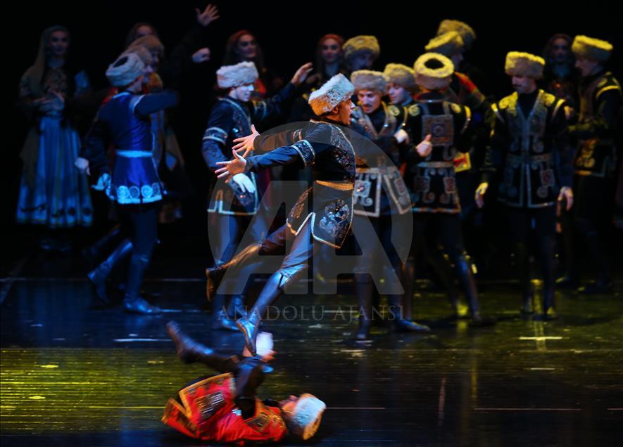 Grupo de danza folclórica de Daguestán en Bursa, Turquía
