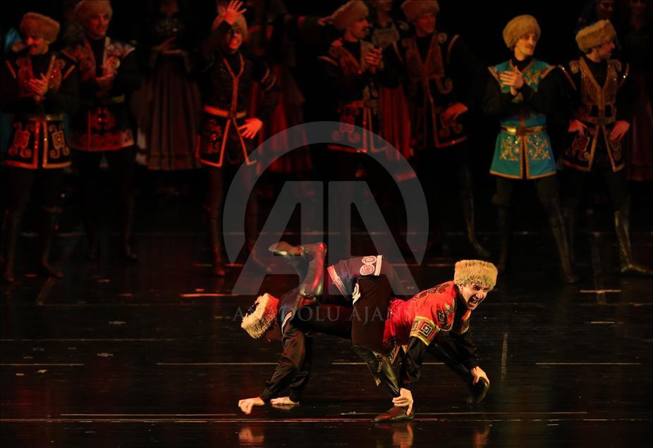 Grupo de danza folclórica de Daguestán en Bursa, Turquía