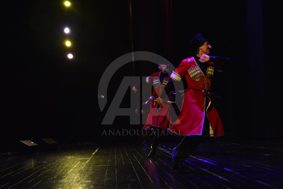 فرقة "ليزغينكا" الداغستانية تقدم عروضها في تركيا