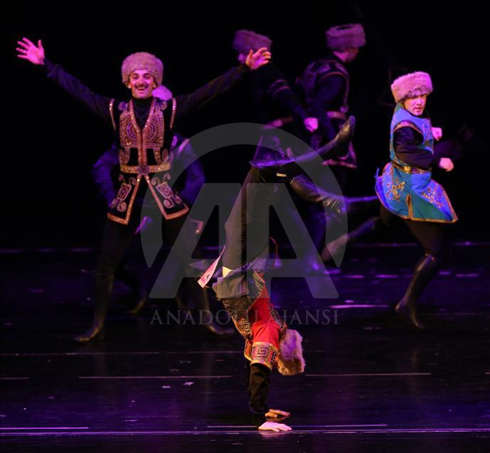 Grupo de danza folclórica de Daguestán en Bursa, Turquía