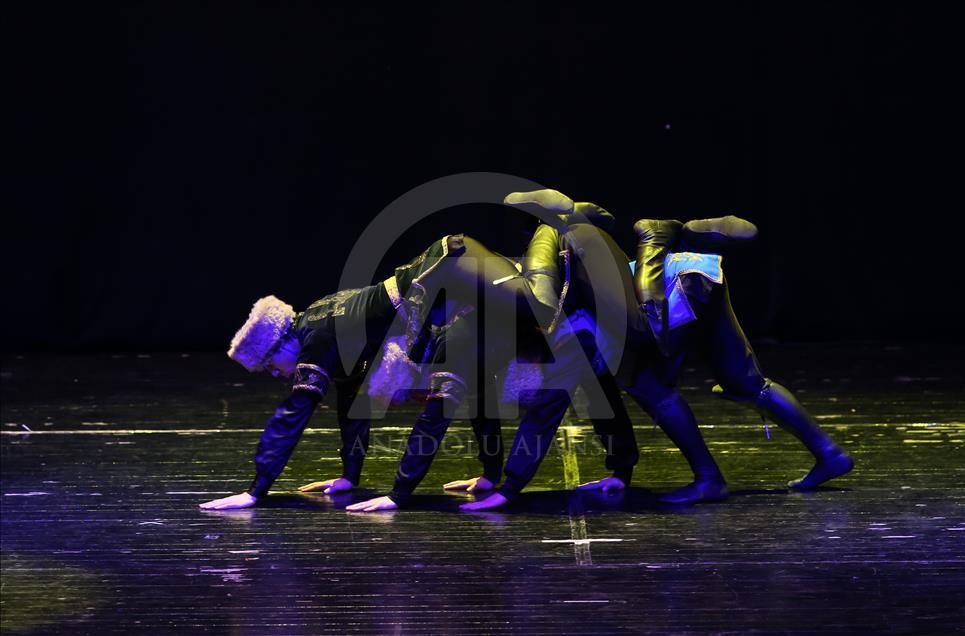Grupo de danza folclórica de Daguestán en Bursa, Turquía
