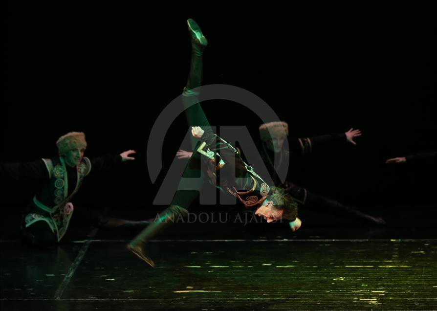 Grupo de danza folclórica de Daguestán en Bursa, Turquía