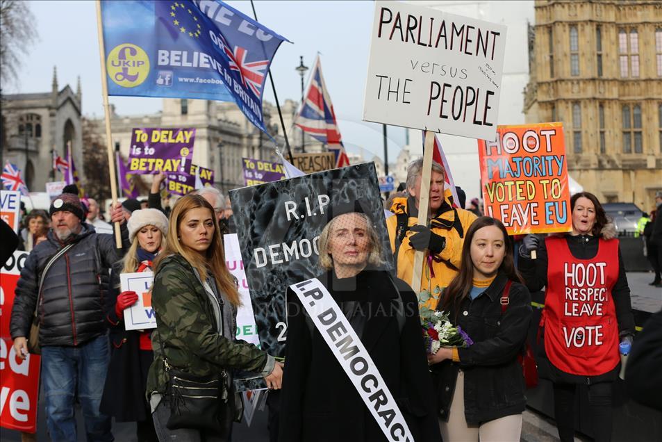 Demonstrasi menjelang pemungutan suara tentang rencana amandemen Brexit