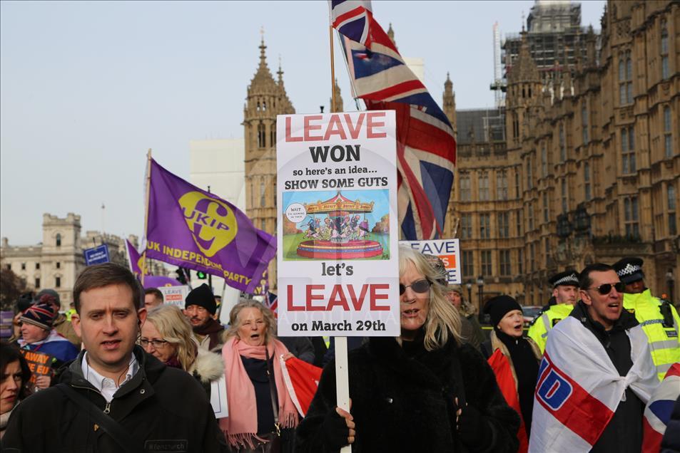 Demonstrasi menjelang pemungutan suara tentang rencana amandemen Brexit