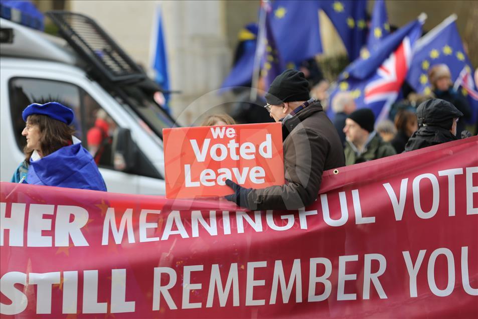 Demonstrasi menjelang pemungutan suara tentang rencana amandemen Brexit