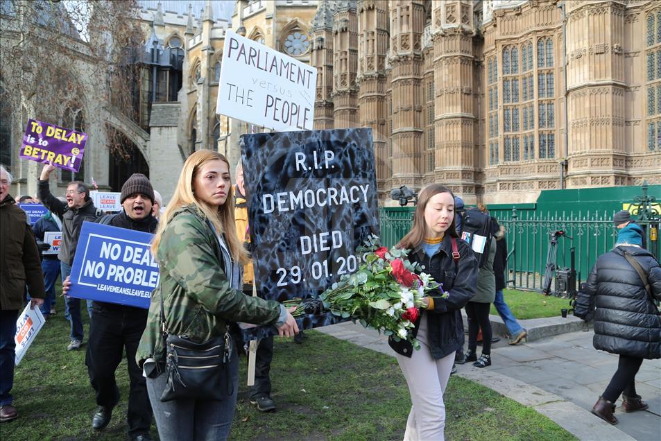 Demonstrasi menjelang pemungutan suara tentang rencana amandemen Brexit