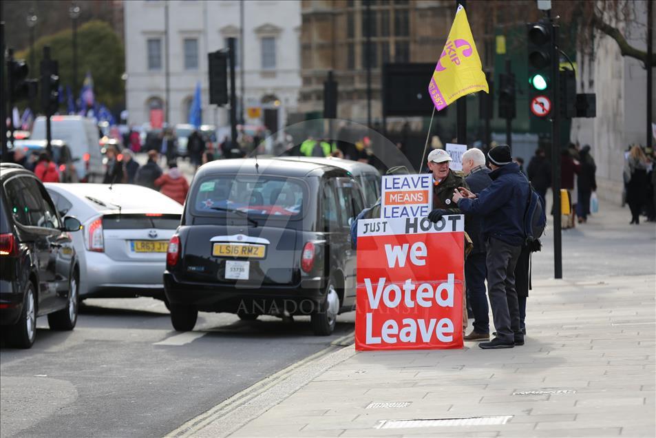 Demonstrasi menjelang pemungutan suara tentang rencana amandemen Brexit
