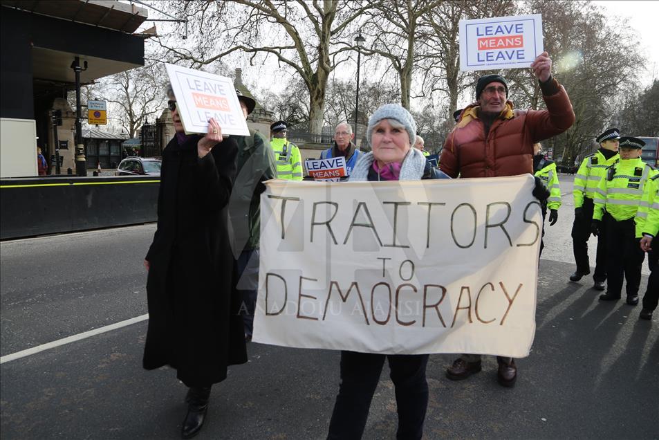 Demonstrasi menjelang pemungutan suara tentang rencana amandemen Brexit