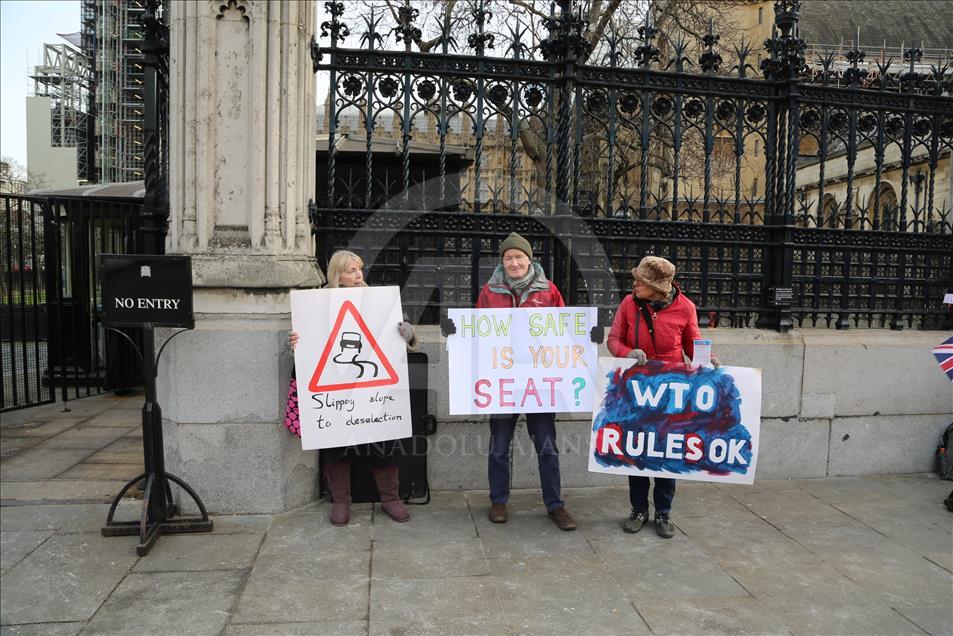 Demonstrasi menjelang pemungutan suara tentang rencana amandemen Brexit