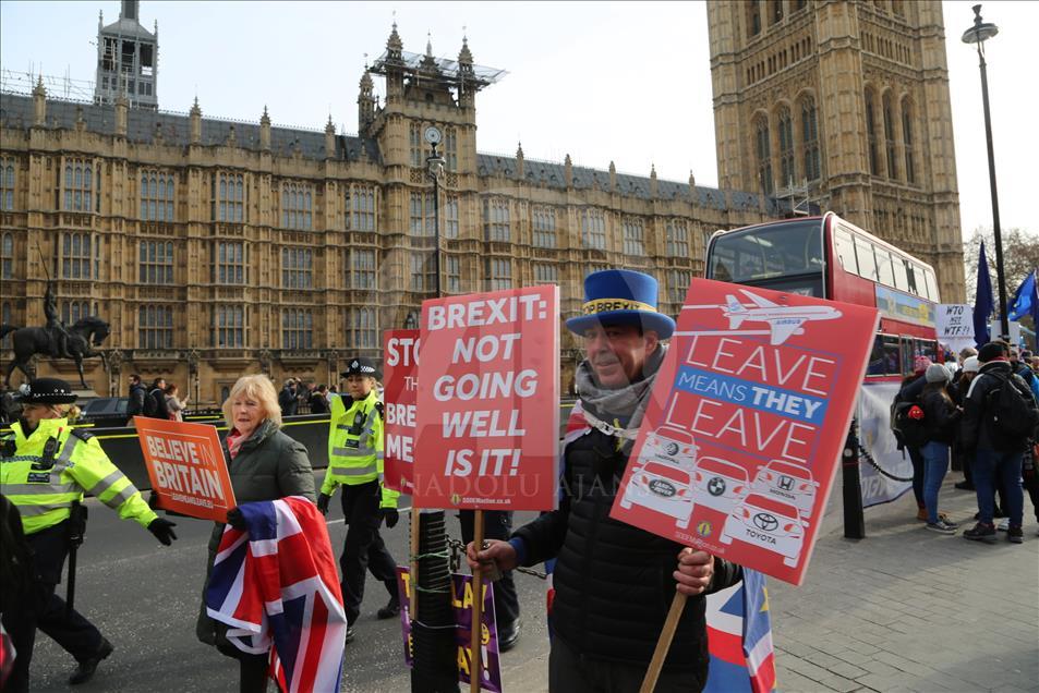Demonstrasi menjelang pemungutan suara tentang rencana amandemen Brexit