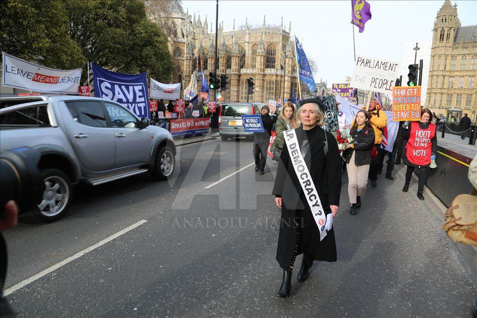 Demonstrasi menjelang pemungutan suara tentang rencana amandemen Brexit