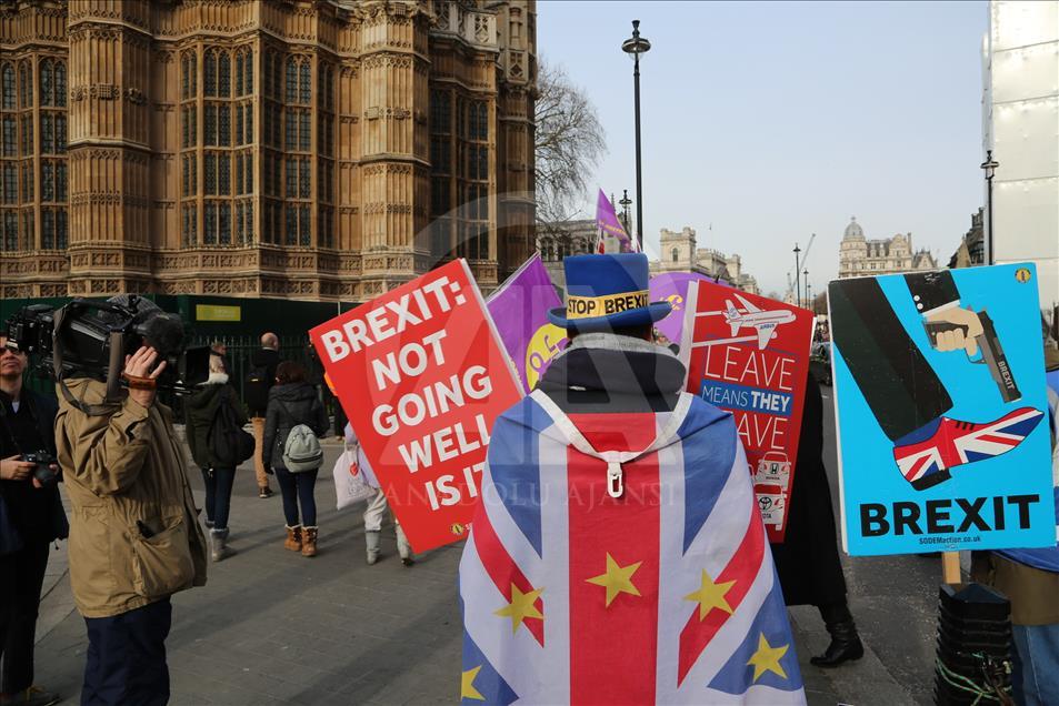 Demonstrasi menjelang pemungutan suara tentang rencana amandemen Brexit