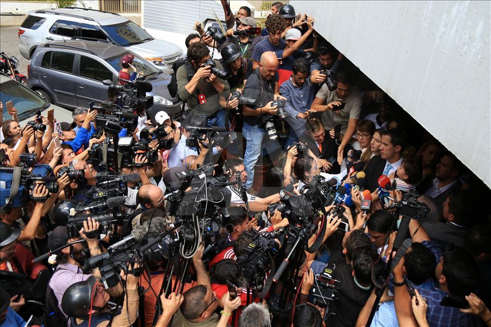 Guaido'dan ailesinin polislerce soruşturulduğu iddiası