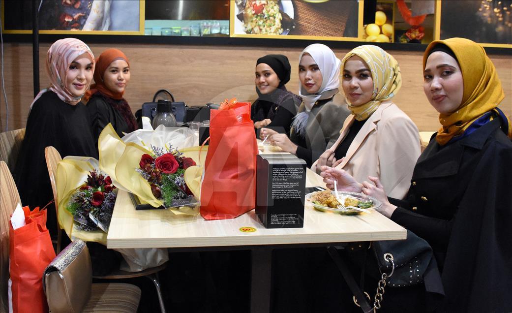 Mujeres de Malasia celebran el Día Internacional del Hiyab