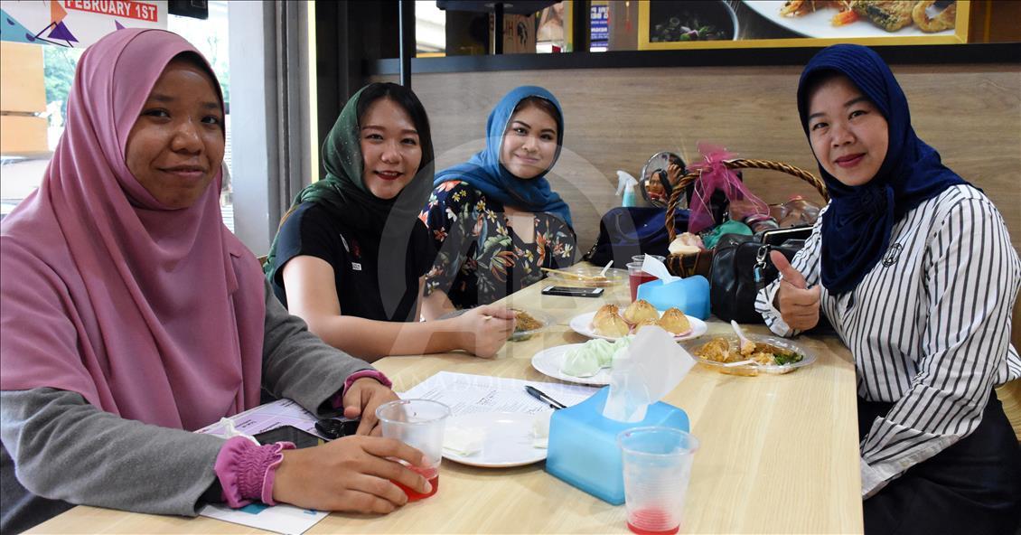 Mujeres de Malasia celebran el Día Internacional del Hiyab