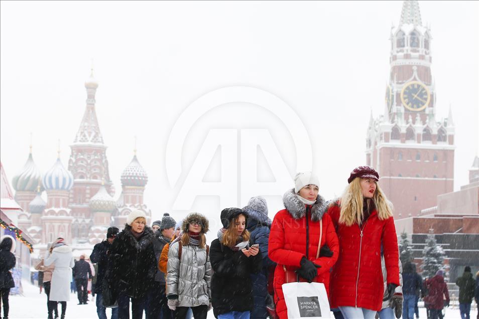 Moskova'da kar yağışı