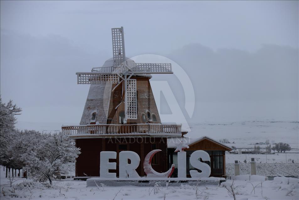 Erciş'te kar yağışı 