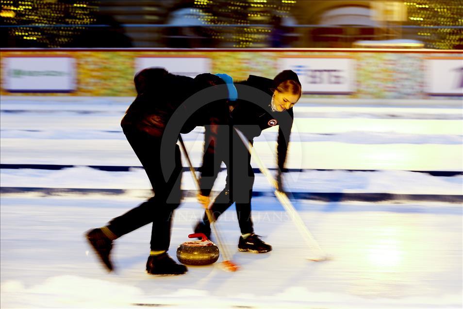 Moskova'da kar yağışı