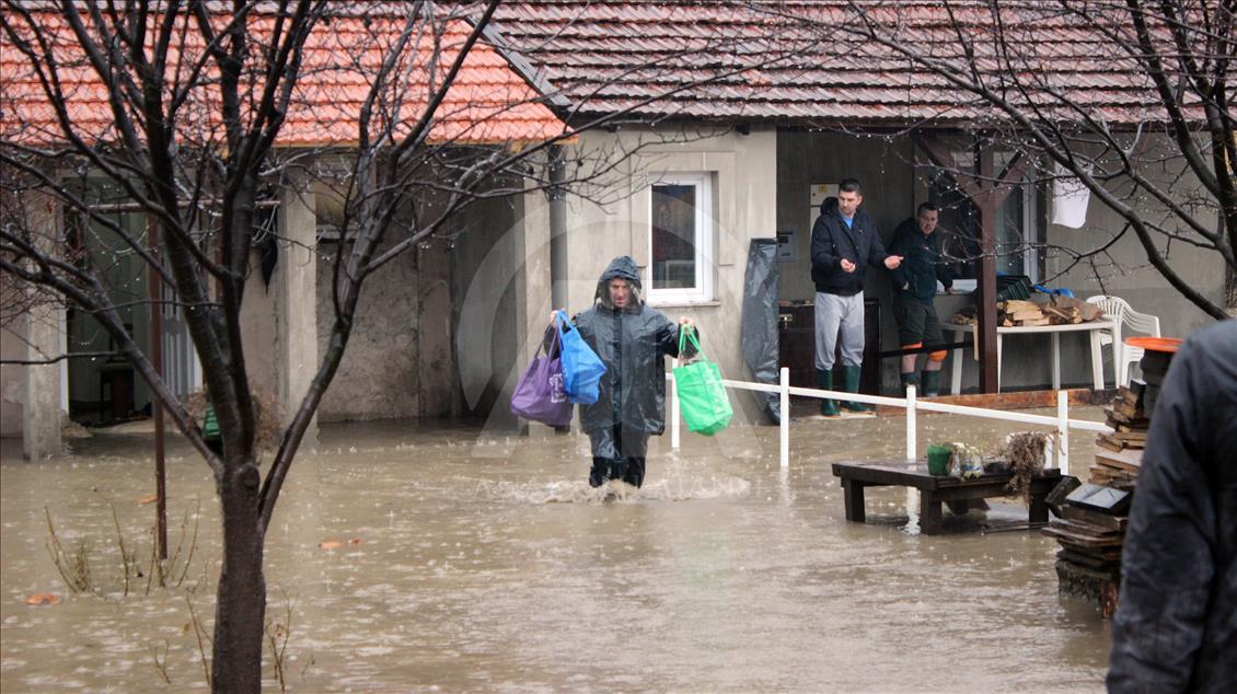 Neočišćeni kolektor i kiša: Poplavljene kuće u zeničkom naselju Tetovo