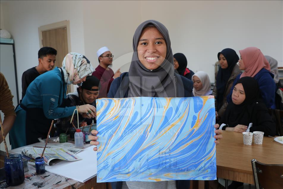 'Ebru' art training for Malaysian students